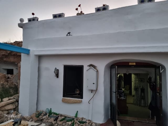 2 bedroom Cave House for sale in Pinoso with pool - € 66,000 (Ref: 9436738)