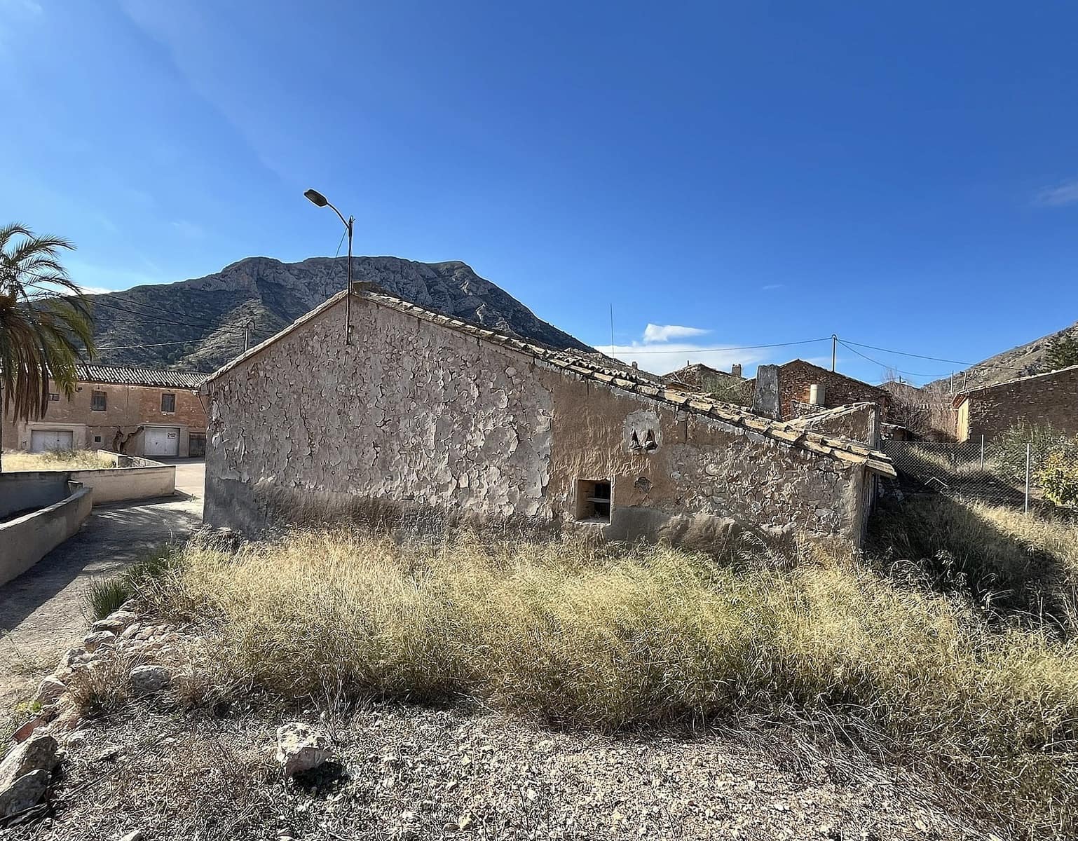 4 bedroom Finca/Country House for sale in El Canton with pool - € 39,000 (Ref: 9441268)