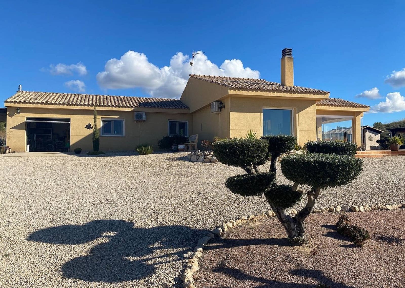 3 slaapkamer Villa te koop in Sax met zwembad garage - € 399.995 (Ref: 9465226)