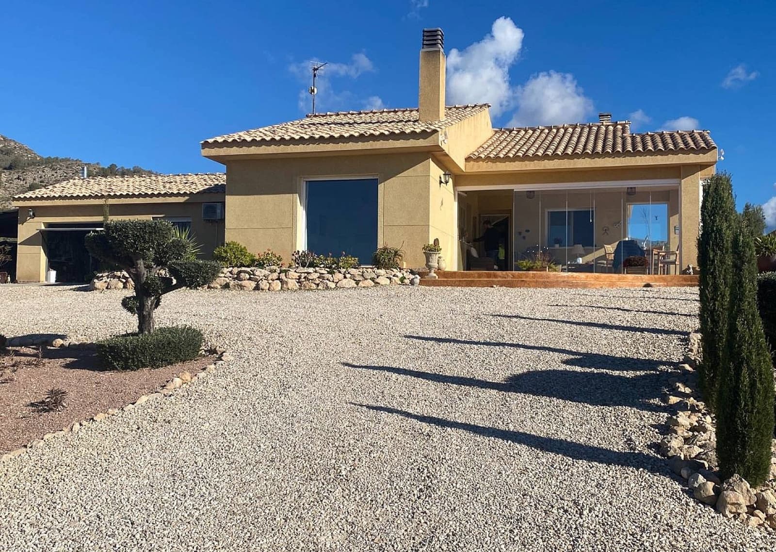 3 slaapkamer Villa te koop in Sax met zwembad garage - € 399.995 (Ref: 9465226)