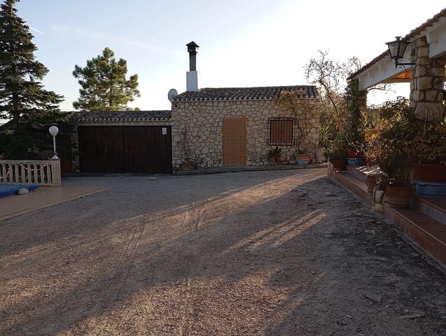 Finca/Casa Rural de 6 habitaciones en Yecla en venta con piscina garaje - 249.500 € (Ref: 9472242)