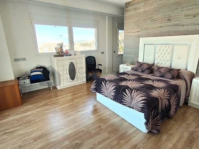 4 sypialnia Willa na sprzedaż w Petrel / Petrer z basenem - 626 000 € (Ref: 9473857)