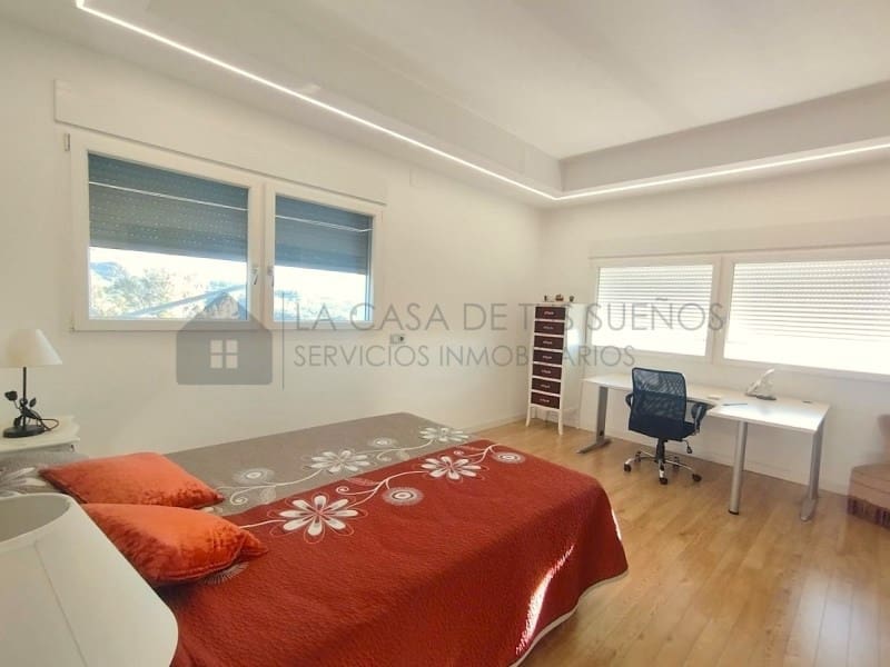 4 makuuhuone Huvila myytävänä paikassa Petrel / Petrer mukana uima-altaan - 626 000 € (Ref: 9473857)