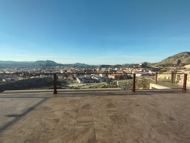 4 makuuhuone Huvila myytävänä paikassa Petrel / Petrer mukana uima-altaan - 626 000 € (Ref: 9473857)