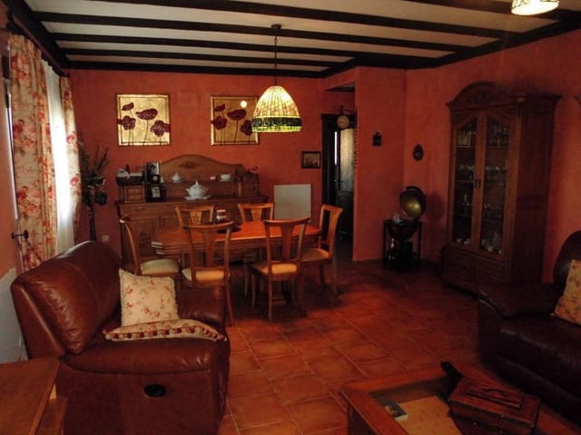 Chalet de 3 habitaciones en Pinoso en venta con piscina - 450.000 € (Ref: 9478552)