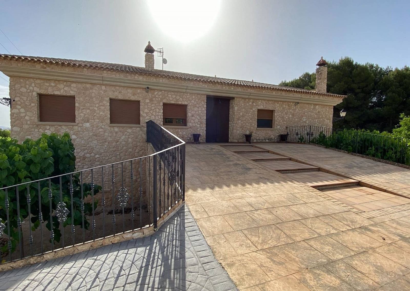 5 bedroom Villa for sale in Villena with pool garage - € 425,000 (Ref: 9478553)