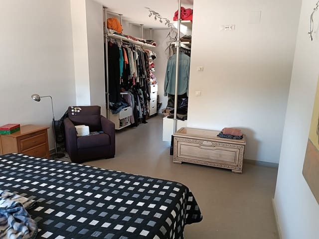 4 slaapkamer Villa te koop in Yecla met zwembad garage - € 348.000 (Ref: 9478564)