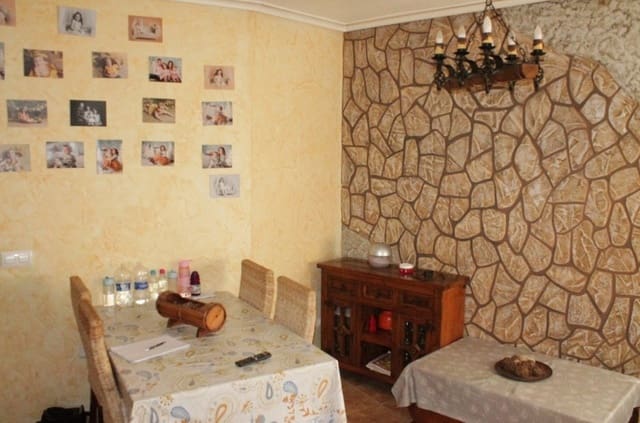 3 Zimmer Haus zu verkaufen in Pinoso mit Pool Garage - 157.995 € (Ref: 9478579)