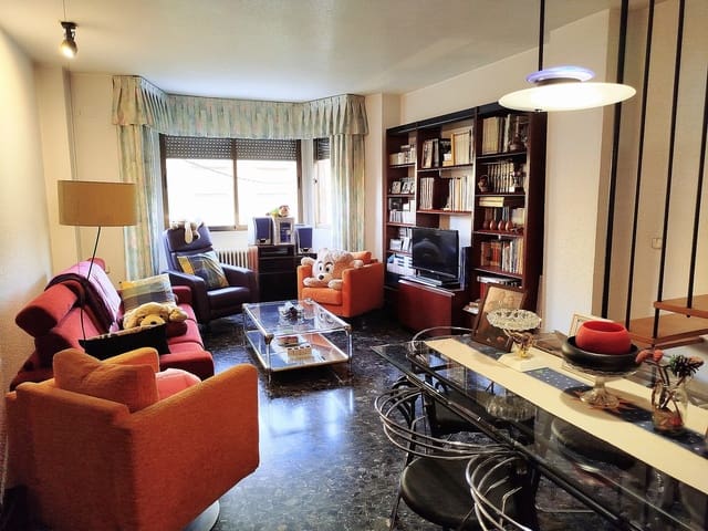 4 chambre Maison de Ville à vendre à Yecla avec piscine garage - 170 000 € (Ref: 9478580)