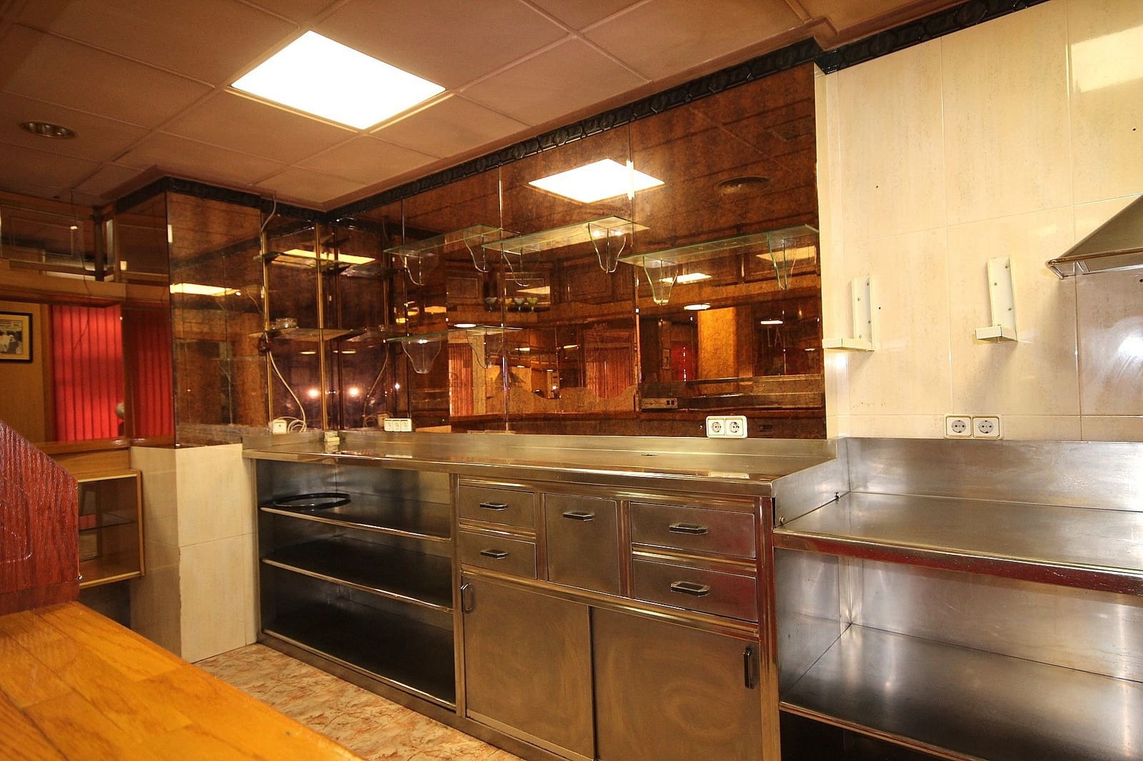 Commerciale in vendita in Onil con piscina - 99.995 € (Rif: 9478593)