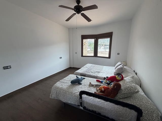 2 chambre Finca/Maison de Campagne à vendre à Yecla avec piscine - 299 000 € (Ref: 9478603)