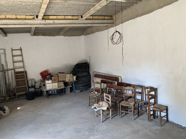 Finca/Landhuis te koop in Caudete met zwembad - € 44.950 (Ref: 9478607)