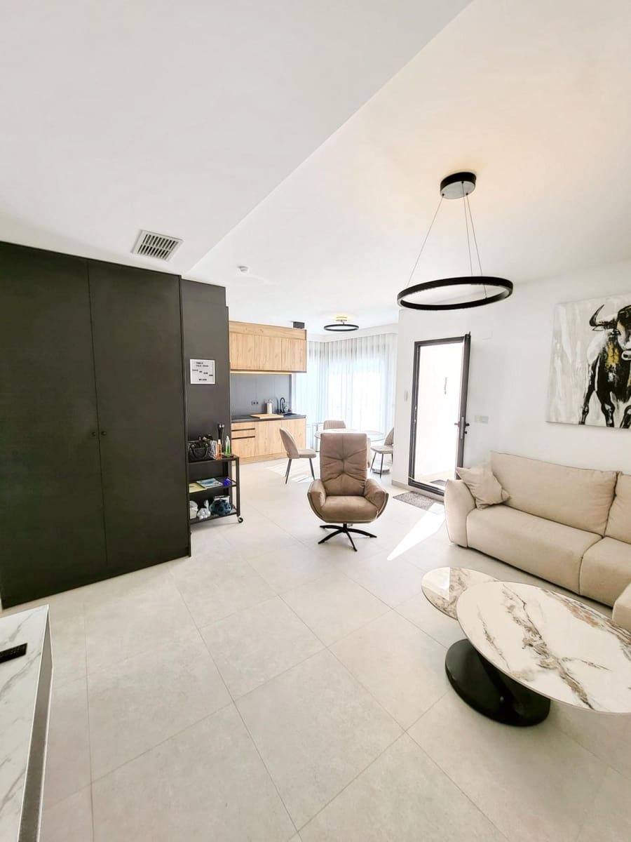 2 Zimmer Apartment zu verkaufen in San Miguel de Salinas mit Pool - 299.000 € (Ref: 9492694)