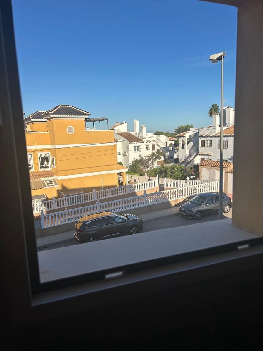 2 bedroom Apartment for sale in Villamartin with pool - € 128,000 (Ref: 9522935)