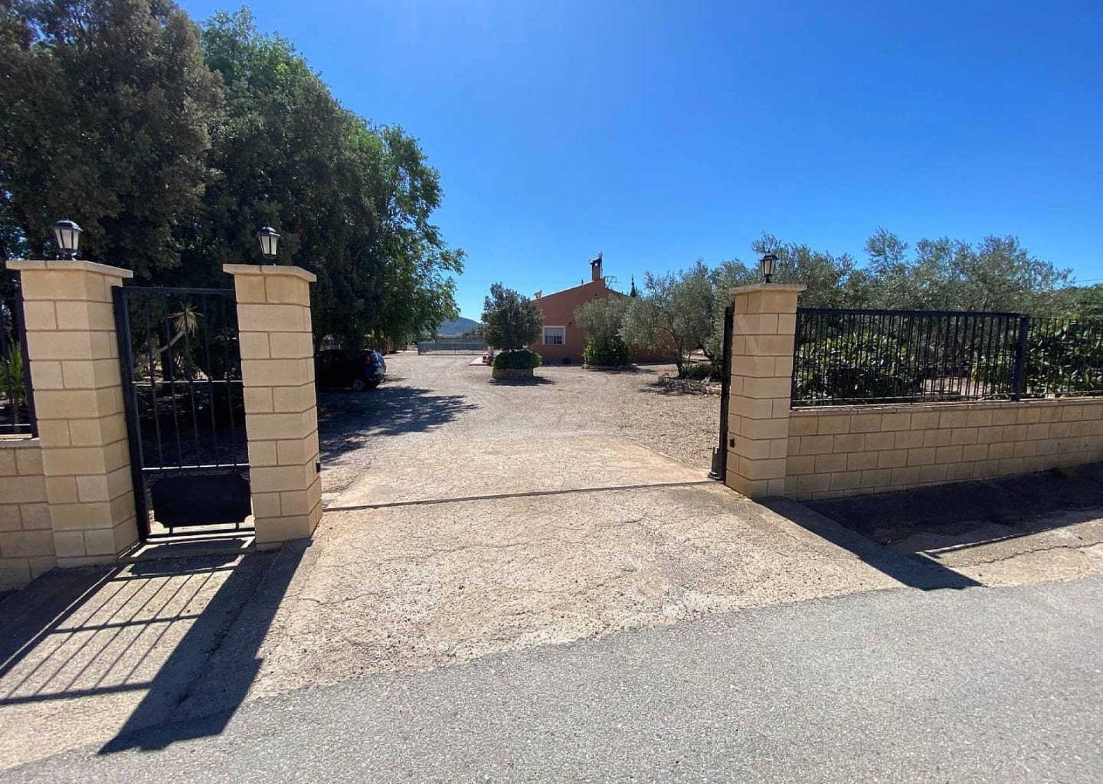 Chalet de 3 habitaciones en Salinas en venta con piscina garaje - 249.995 € (Ref: 9522943)