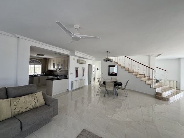 4 Zimmer Villa zu verkaufen in Pinoso mit Pool Garage - 475.000 € (Ref: 9522946)