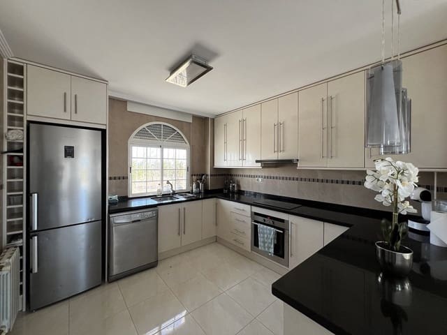 4 Zimmer Villa zu verkaufen in Pinoso mit Pool Garage - 475.000 € (Ref: 9522946)