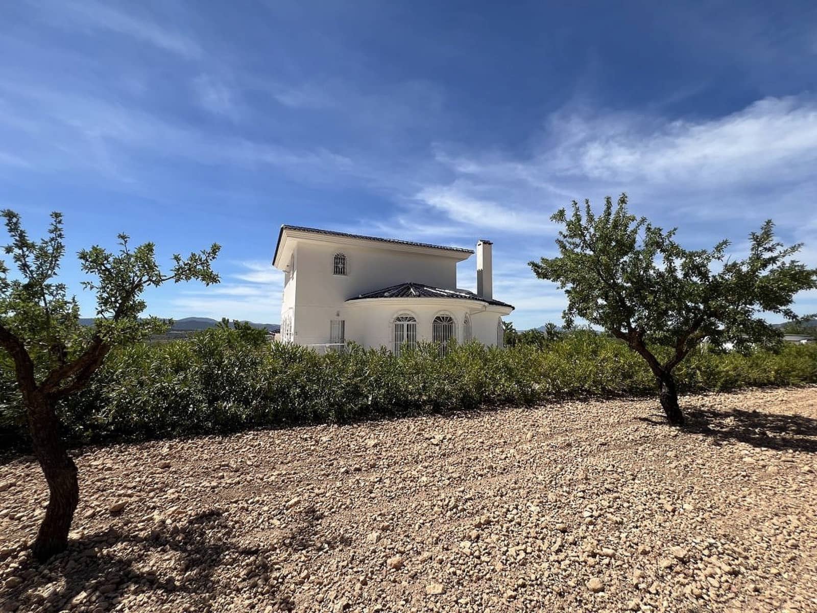 4 Zimmer Villa zu verkaufen in Pinoso mit Pool Garage - 475.000 € (Ref: 9522946)