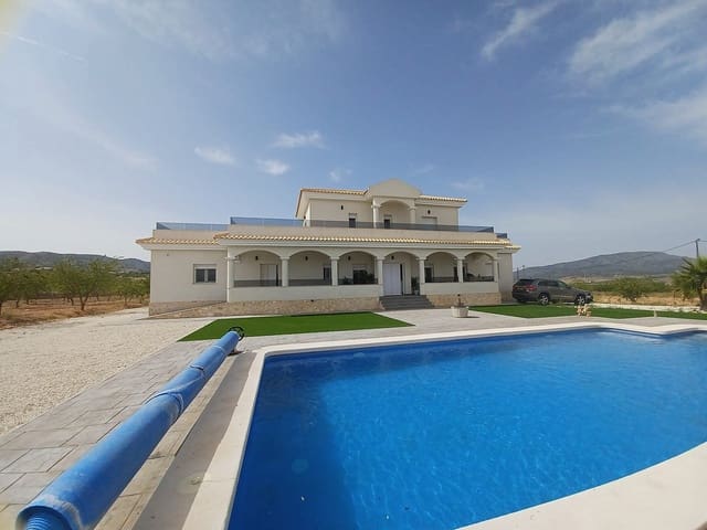 Chalet de 6 habitaciones en Pinoso en venta con piscina garaje - 649.995 € (Ref: 9522948)