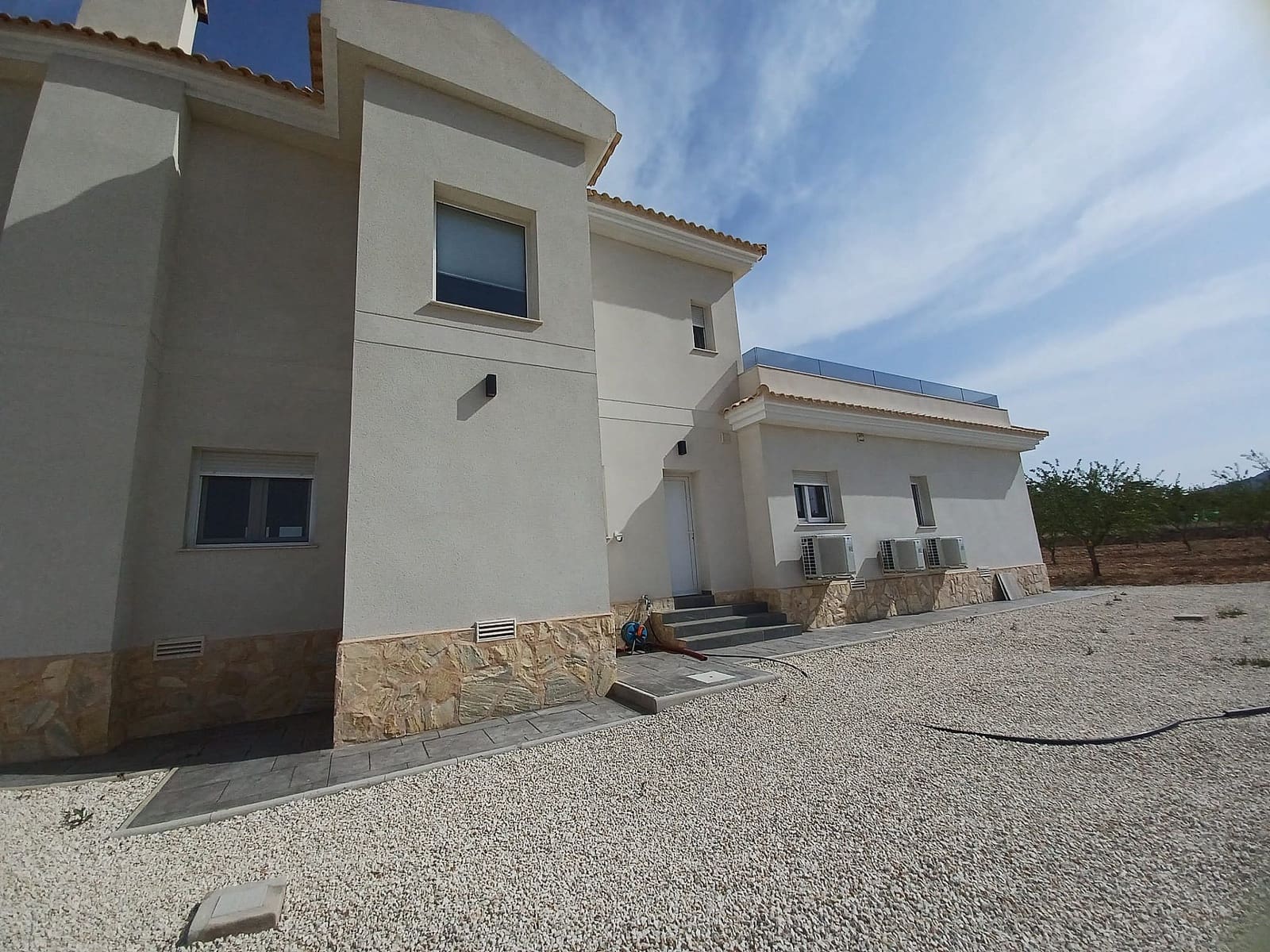 6 Zimmer Villa zu verkaufen in Pinoso mit Pool Garage - 649.995 € (Ref: 9522948)