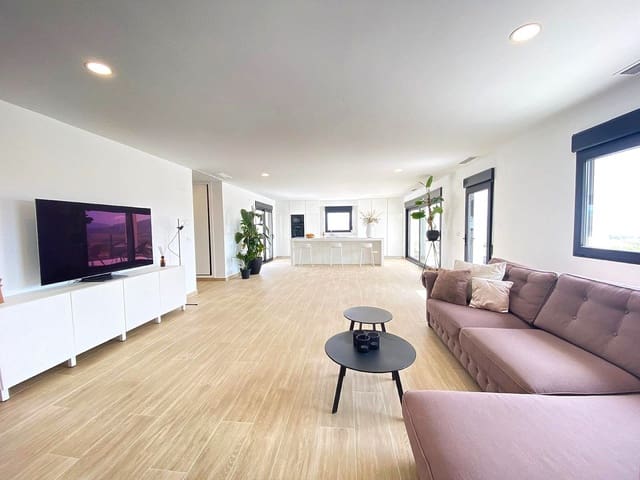 Chalet de 4 habitaciones en Pinoso en venta con piscina - 549.000 € (Ref: 9522949)