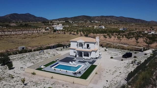 3 Zimmer Villa zu verkaufen in Pinoso mit Pool - 375.000 € (Ref: 9522950)