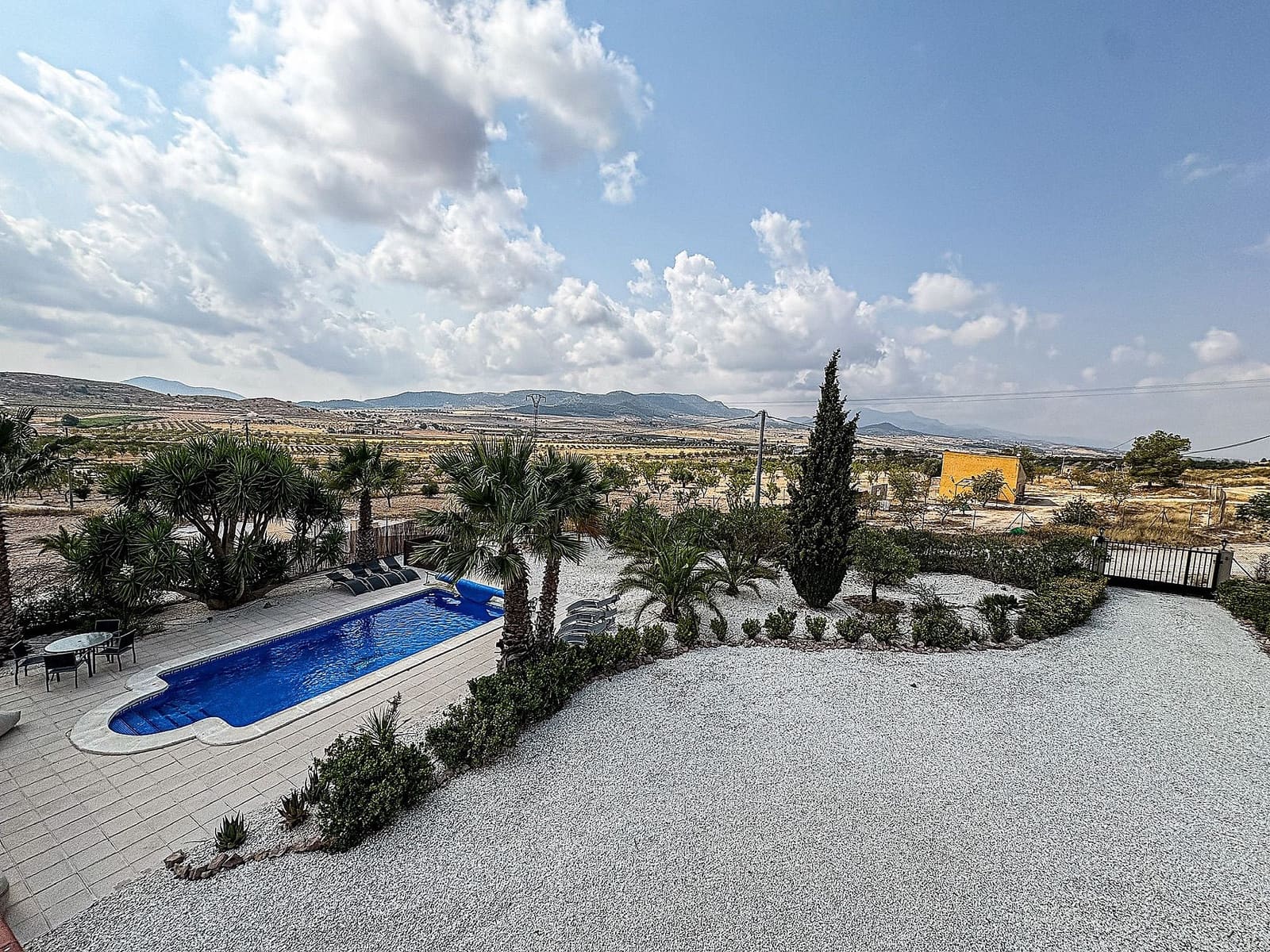 Chalet de 5 habitaciones en Pinoso en venta con piscina - 425.000 € (Ref: 9522951)