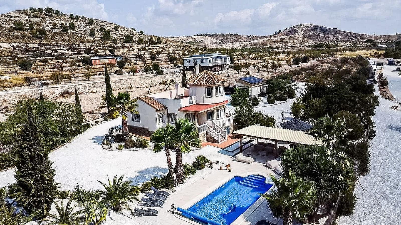 Chalet de 5 habitaciones en Pinoso en venta con piscina - 425.000 € (Ref: 9522951)