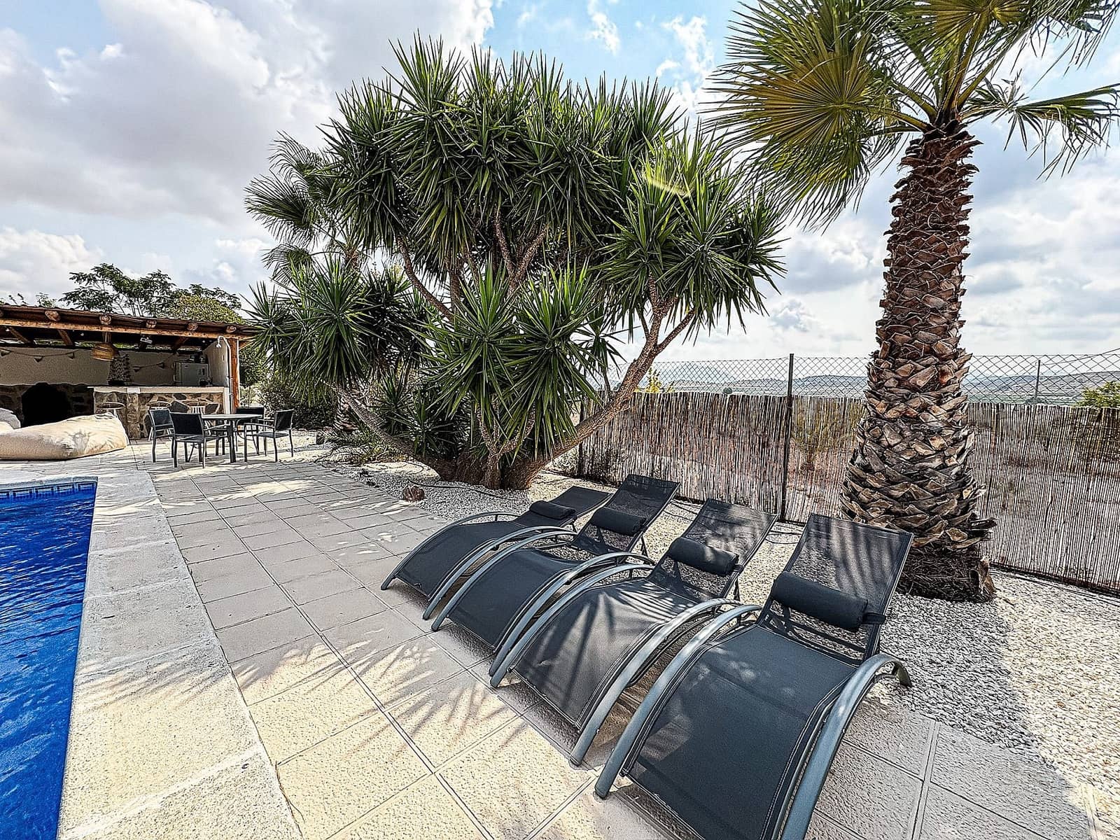 Chalet de 5 habitaciones en Pinoso en venta con piscina - 425.000 € (Ref: 9522951)