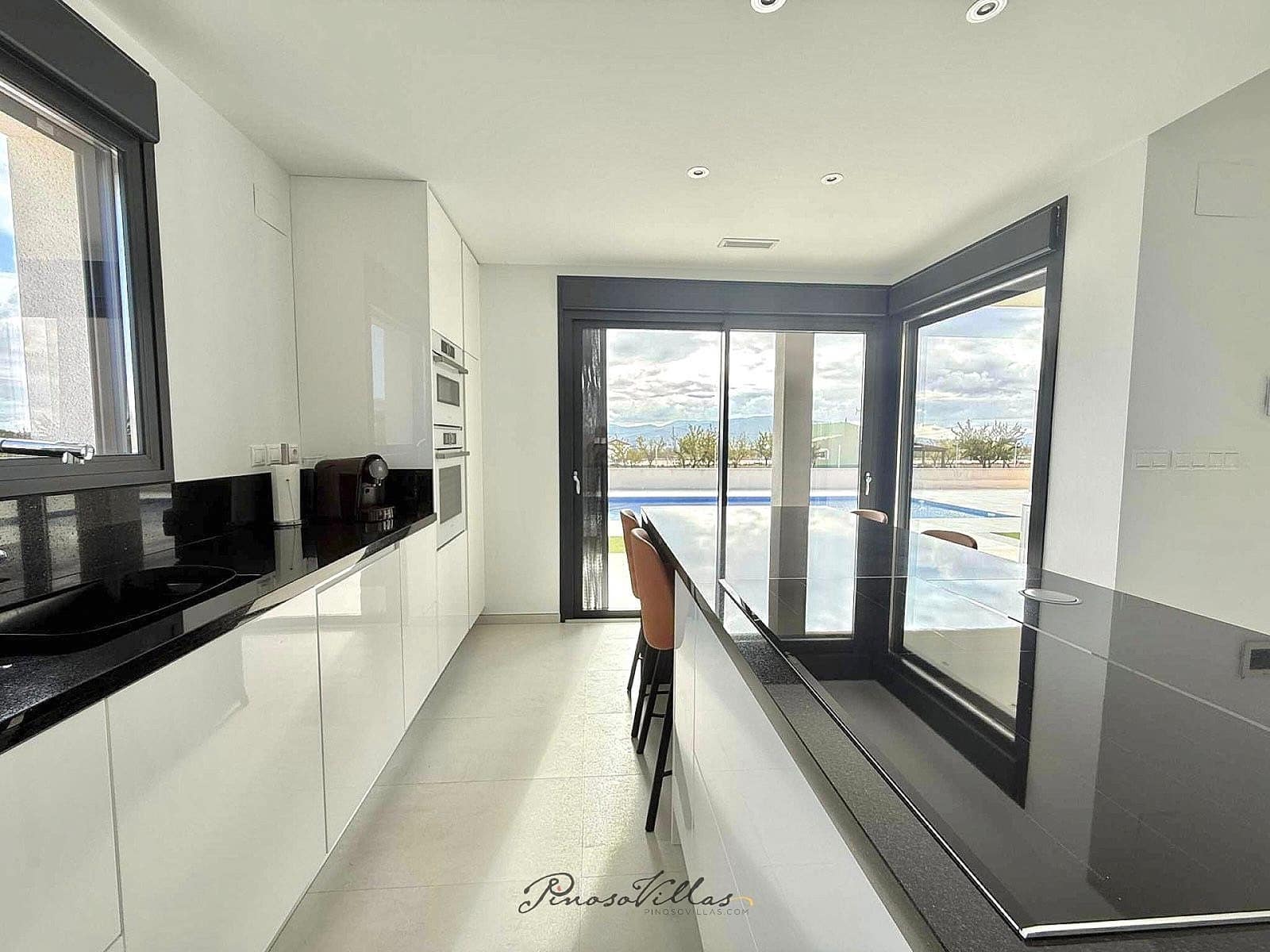 3 Zimmer Villa zu verkaufen in Pinoso mit Pool Garage - 575.000 € (Ref: 9522952)