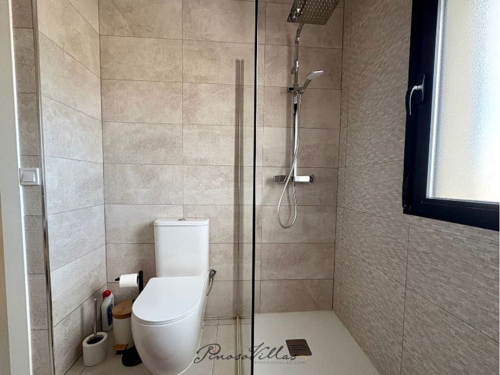 Chalet de 4 habitaciones en Pinoso en venta con piscina - 449.950 € (Ref: 9522956)