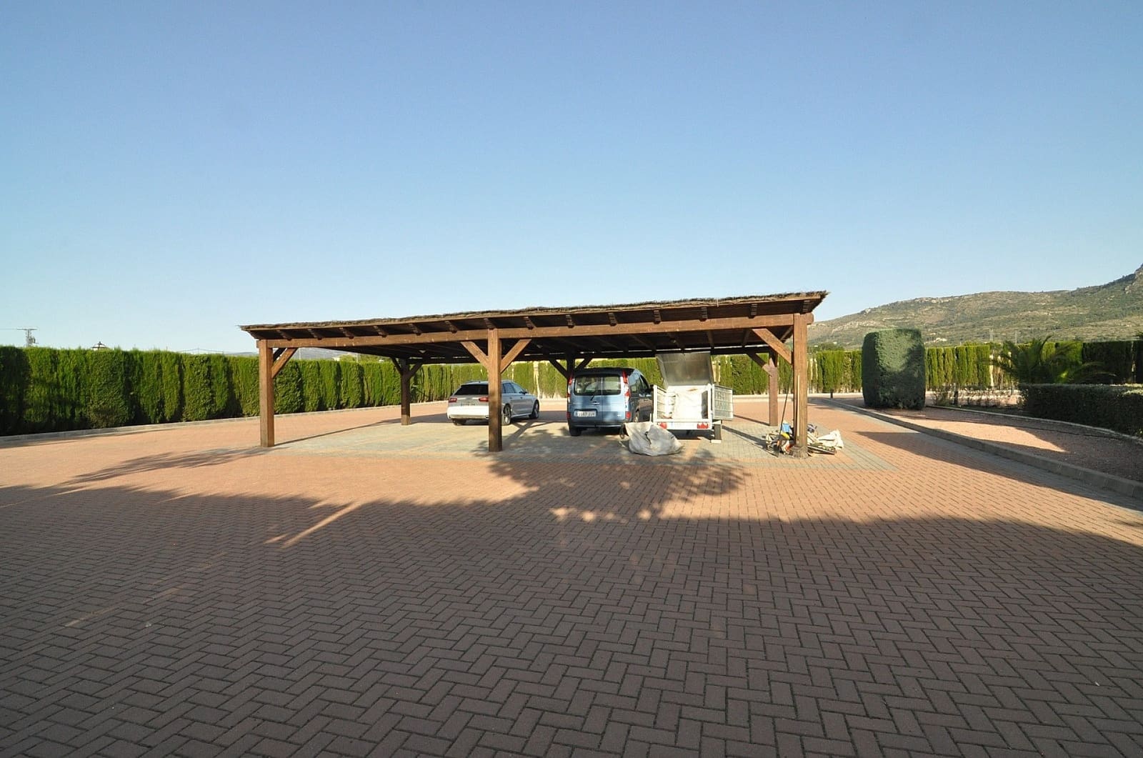 4 sypialnia Willa na sprzedaż w Villena z basenem garażem - 1 250 000 € (Ref: 9522961)