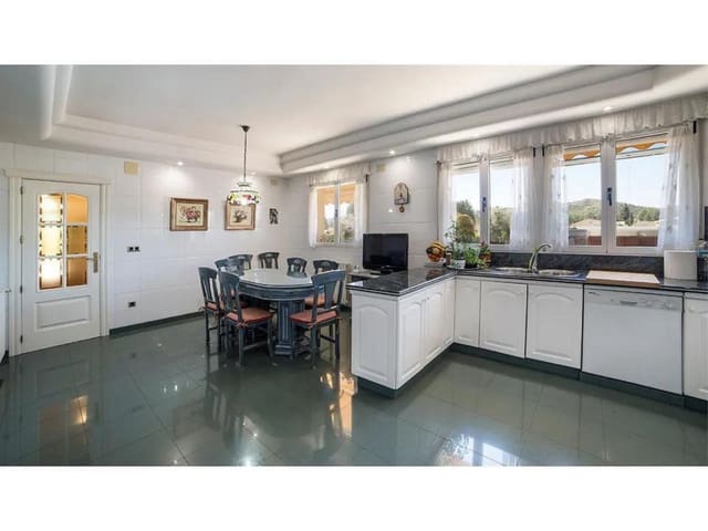 6 Zimmer Villa zu verkaufen in Yecla mit Pool Garage - 600.000 € (Ref: 9522970)