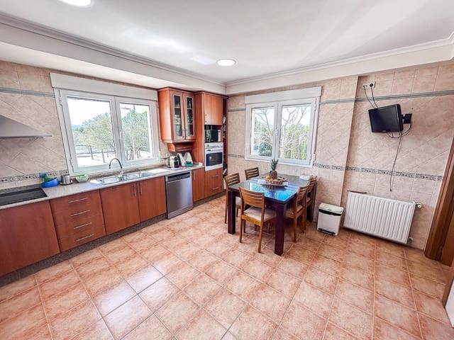 4 Zimmer Villa zu verkaufen in Yecla mit Pool - 359.995 € (Ref: 9522971)