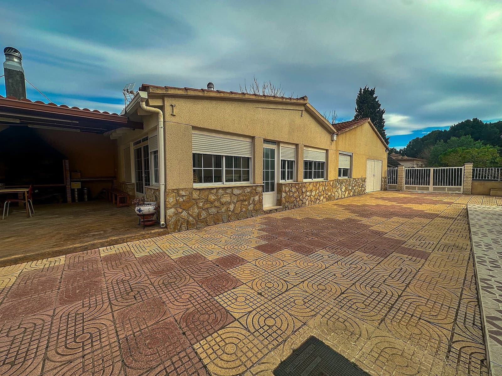 5 Zimmer Villa zu verkaufen in Sax mit Pool Garage - 355.000 € (Ref: 9522972)