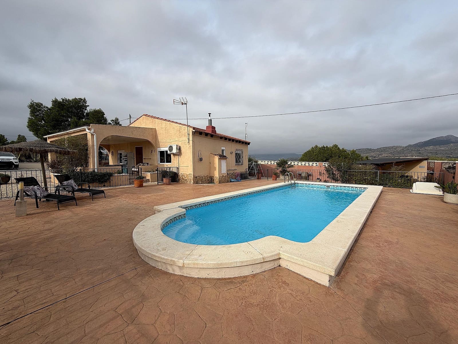 Chalet de 5 habitaciones en Sax en venta con piscina - 375.000 € (Ref: 9522974)