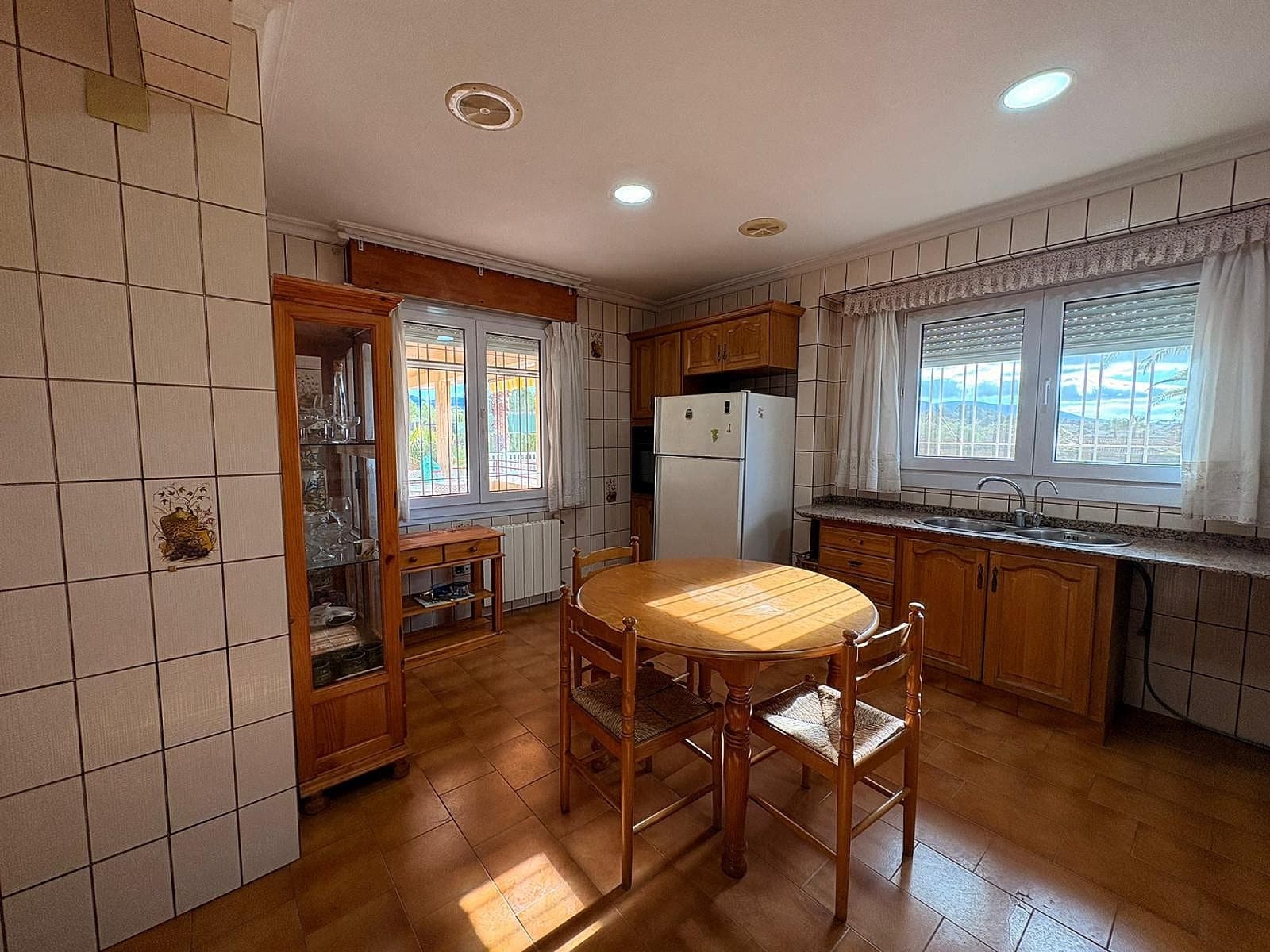 Chalet de 3 habitaciones en Sax en venta con piscina garaje - 575.000 € (Ref: 9522977)