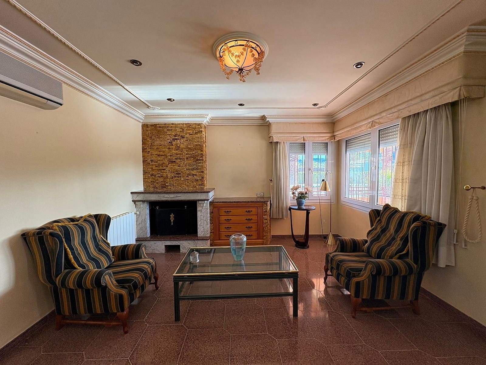 Chalet de 3 habitaciones en Sax en venta con piscina garaje - 575.000 € (Ref: 9522977)