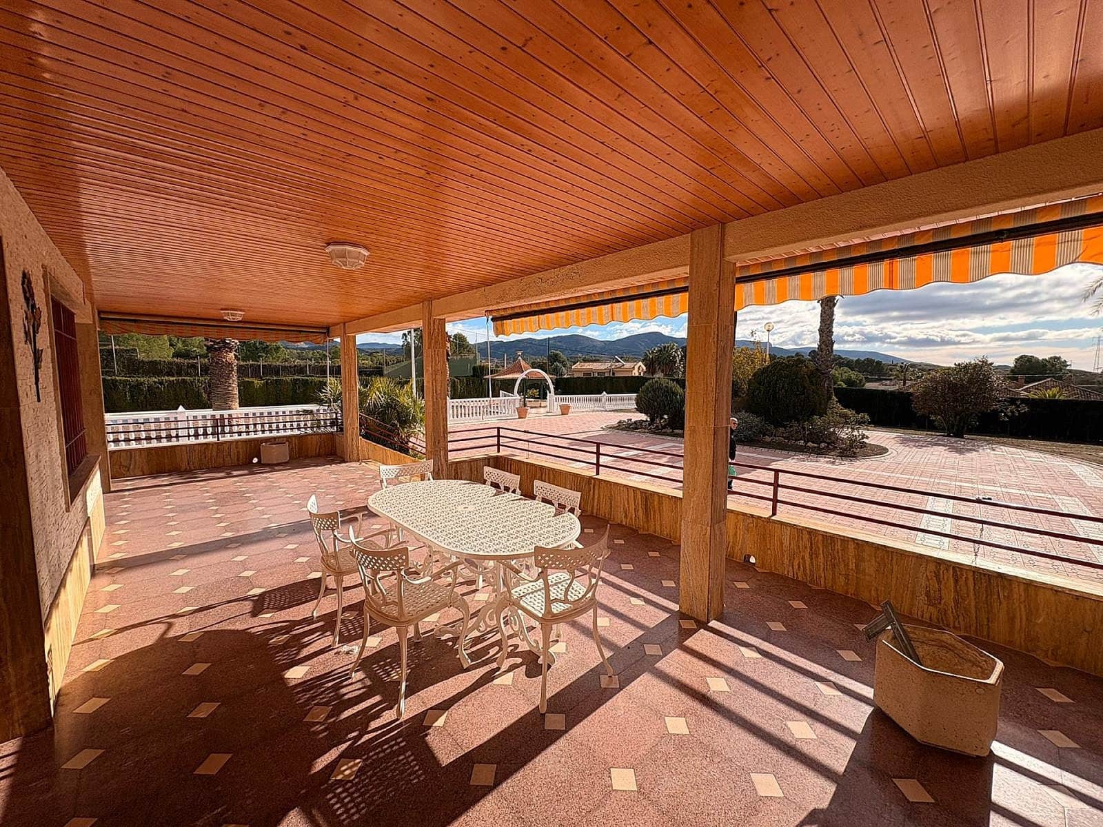 Chalet de 3 habitaciones en Sax en venta con piscina garaje - 575.000 € (Ref: 9522977)