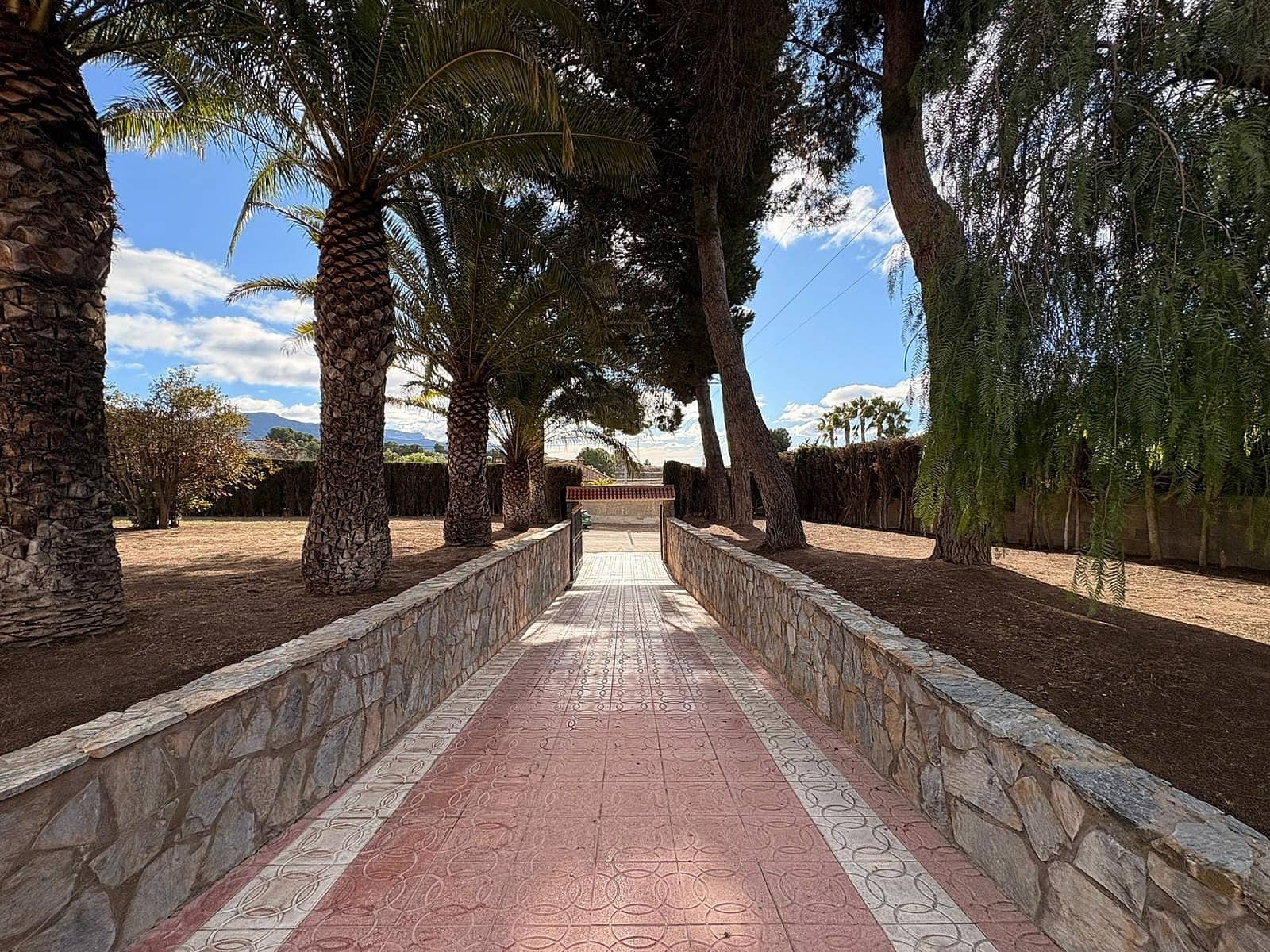 Chalet de 3 habitaciones en Sax en venta con piscina garaje - 575.000 € (Ref: 9522977)