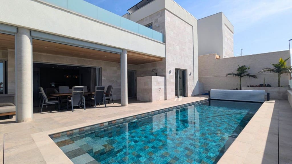 4 bedroom Villa for sale in Benijofar with pool garage - € 1,495,000 (Ref: 9523000)