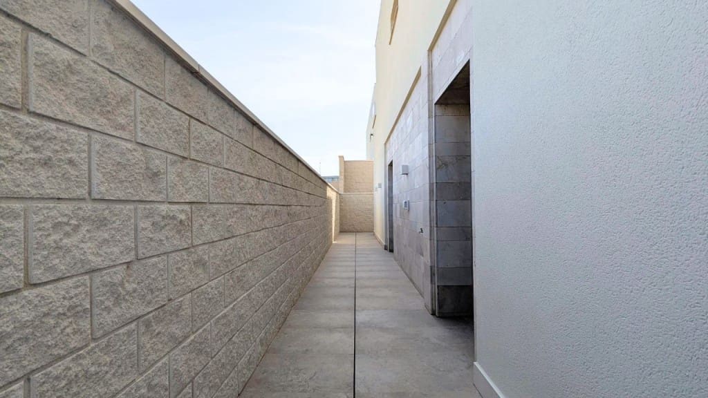 4 bedroom Villa for sale in Benijofar with pool garage - € 1,495,000 (Ref: 9523000)