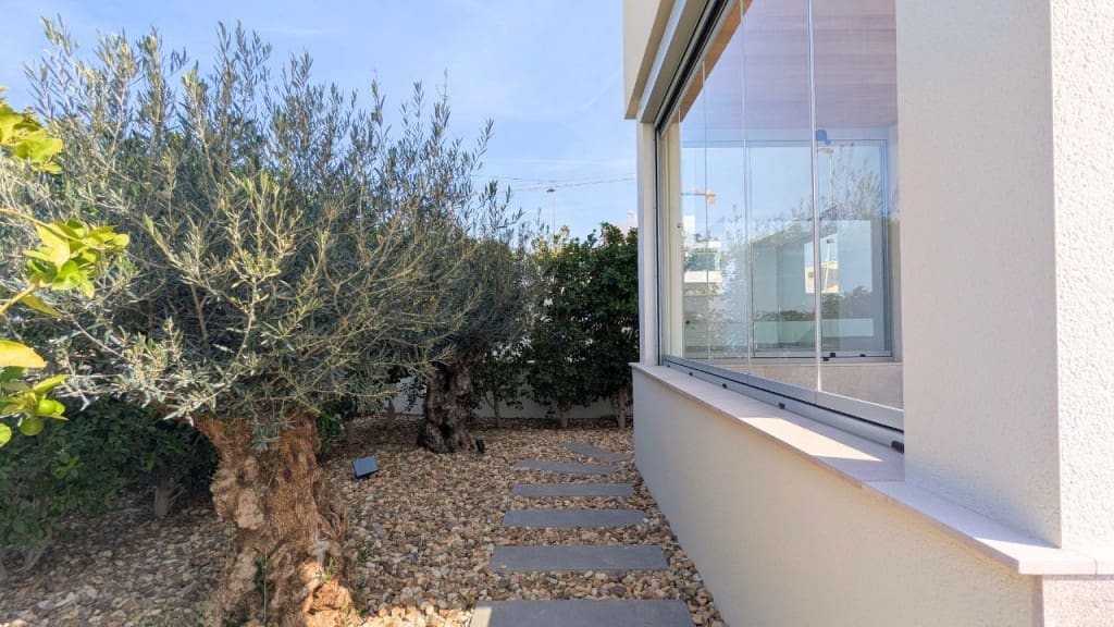 4 bedroom Villa for sale in Benijofar with pool garage - € 1,495,000 (Ref: 9523000)