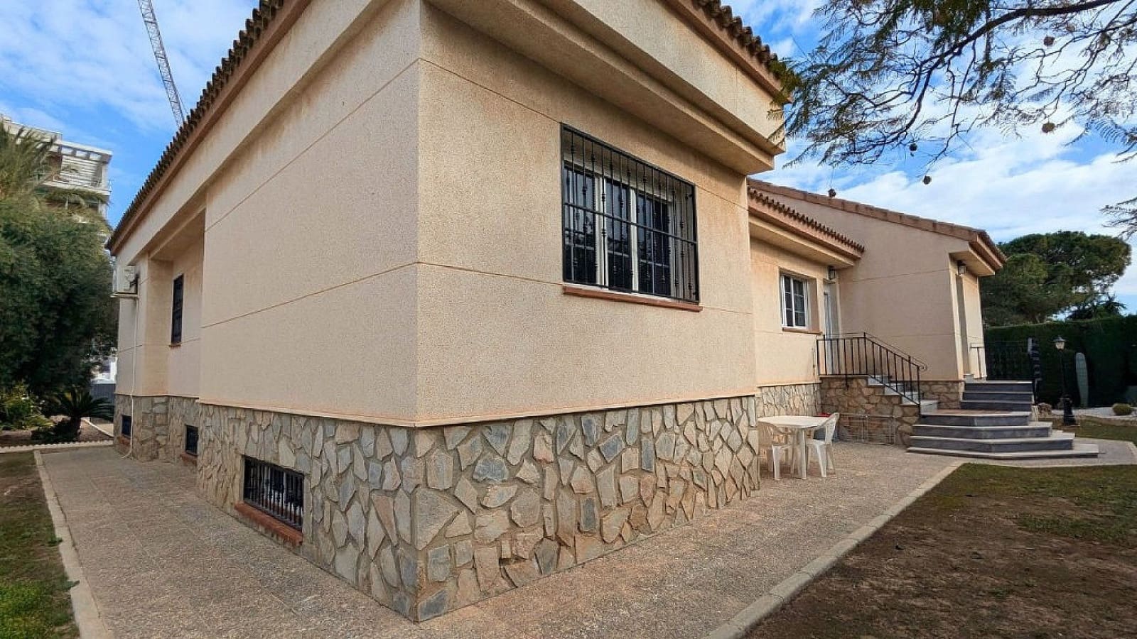 4 bedroom Villa for sale in Pilar de la Horadada with pool garage - € 690,000 (Ref: 9523004)