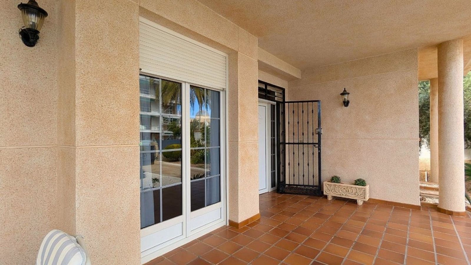 4 bedroom Villa for sale in Pilar de la Horadada with pool garage - € 690,000 (Ref: 9523004)