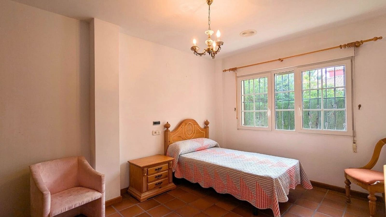 4 bedroom Villa for sale in Pilar de la Horadada with pool garage - € 690,000 (Ref: 9523004)