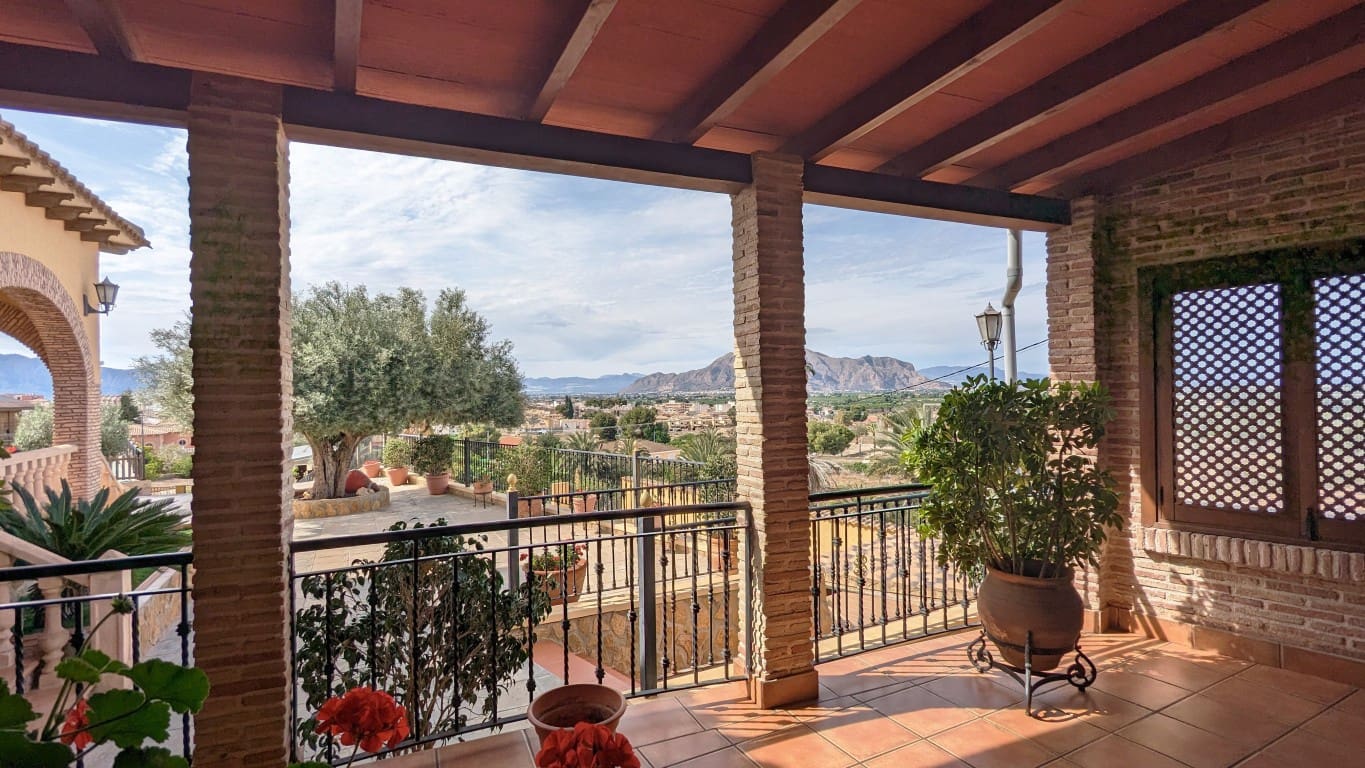 4 makuuhuone Huvila myytävänä paikassa Bigastro mukana uima-altaan 
autotalli - 499 900 € (Ref: 9523005)