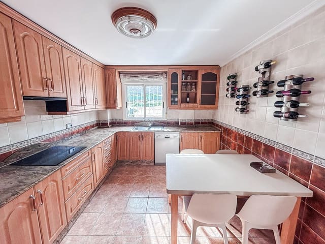 5 chambre Maison de Ville à vendre à Pinoso avec piscine garage - 249 000 € (Ref: 9523009)