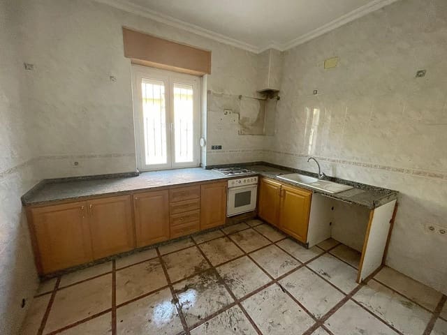 5 quarto Casa em Banda para venda em Biar com piscina garagem - 125 000 € (Ref: 9523013)
