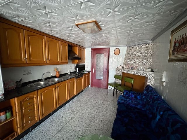 Casa de 4 habitaciones en Petrel / Petrer en venta con piscina - 99.995 € (Ref: 9523014)